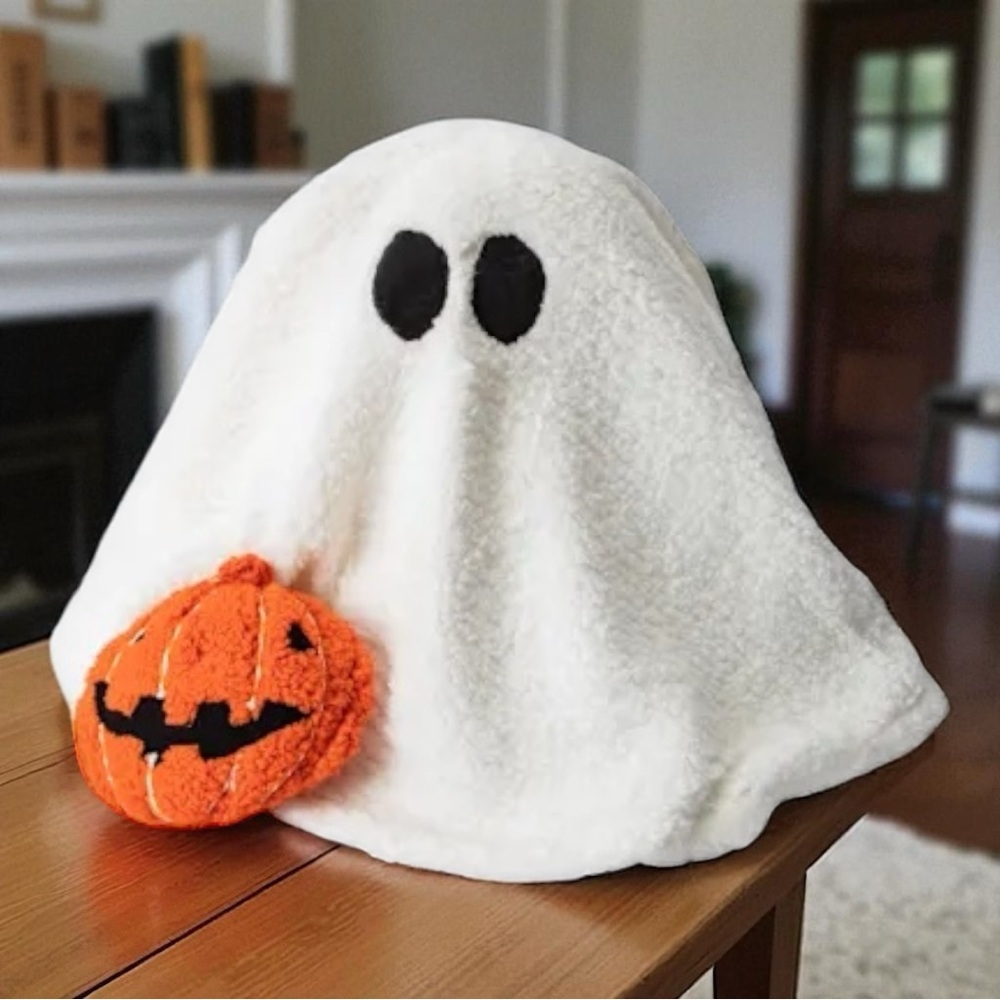Ghost White Sitting Flow Pillow with Pumpkin